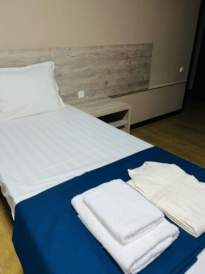 Green Town Hotel Sjymkent Exteriör bild