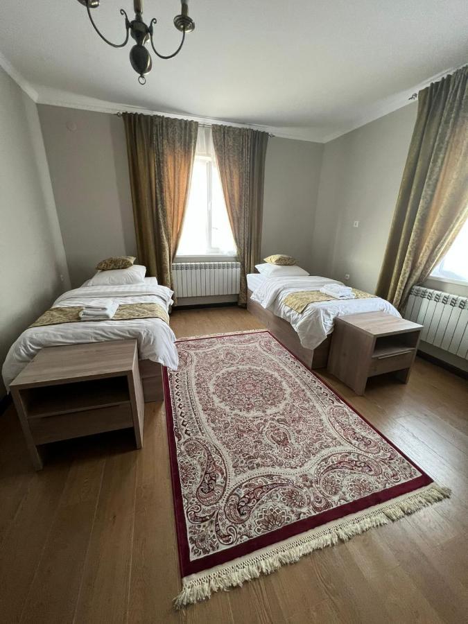 Green Town Hotel Sjymkent Exteriör bild
