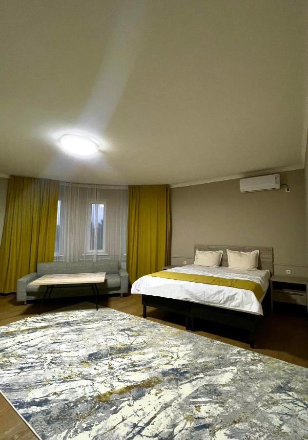 Green Town Hotel Sjymkent Exteriör bild