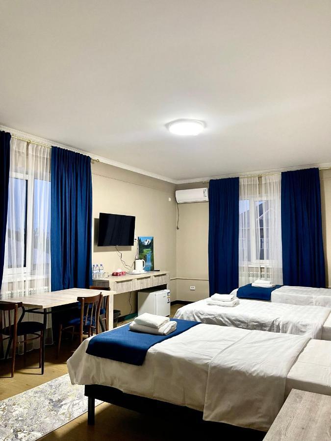 Green Town Hotel Sjymkent Exteriör bild